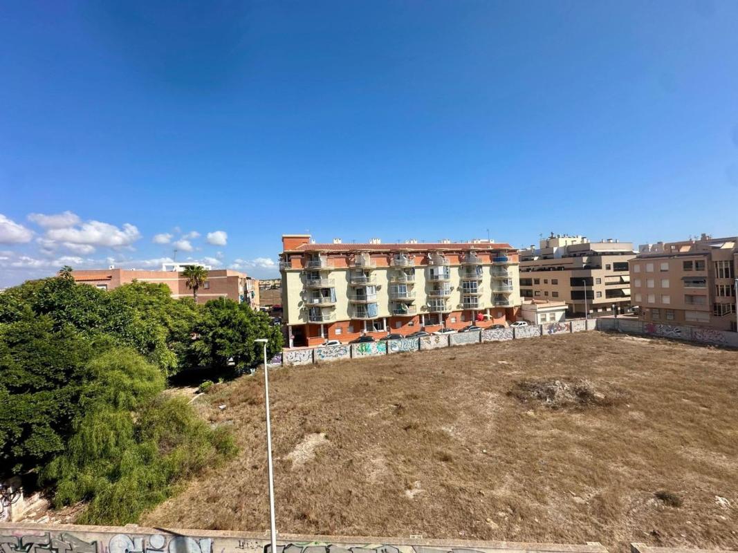 Venta de piso en Piso en Plaza Todos los Santos, 21, Gaspar Perrelló, Torrevieja, Torrevieja
 photo 3