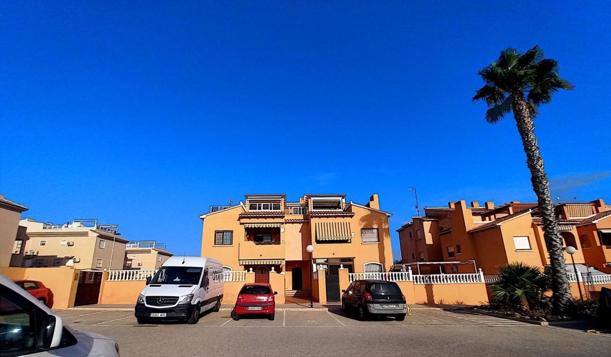 Venta de piso en Piso en Calle Lanzarote, Aguas Nuevas, Torrevieja, Torrevieja
 photo 3