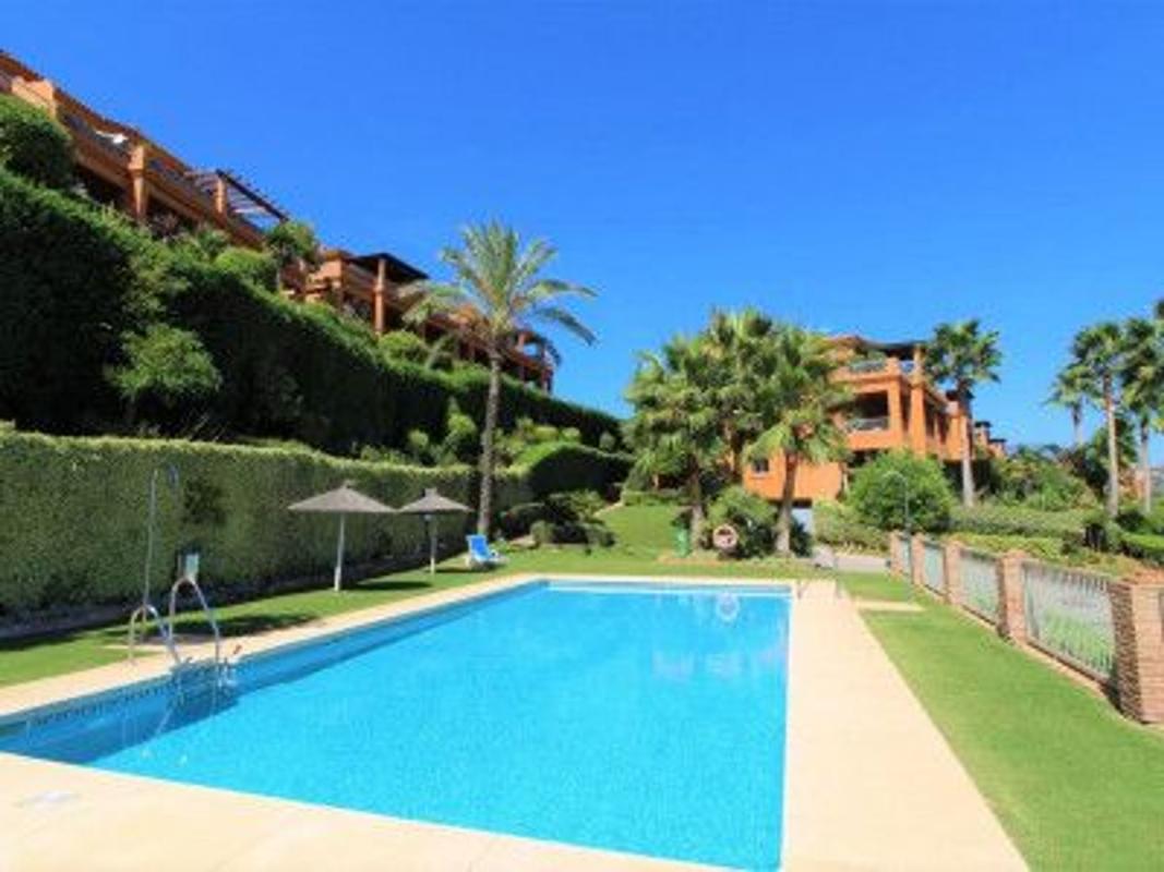 Venta de piso en Piso en Calle Pico Alcazaba, Benatalaya, Estepona, Estepona
photo 3