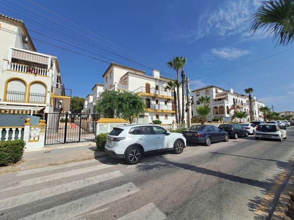 Sprzedaż mieszkania w Piso en Calle Geraneos, Cañada del Molino, Torrevieja, Torrevieja
photo 1