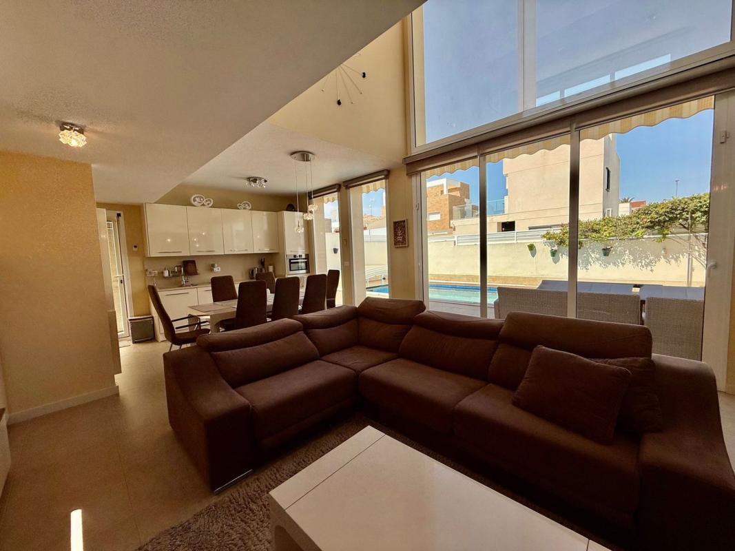 Properties for sale and rent in Spain photo 5