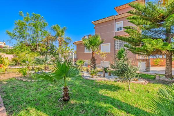 Casa o chalet independiente en Calle Laurel Bal, Los Balcones - Los Altos del Edén, Torrevieja thumbnail 2