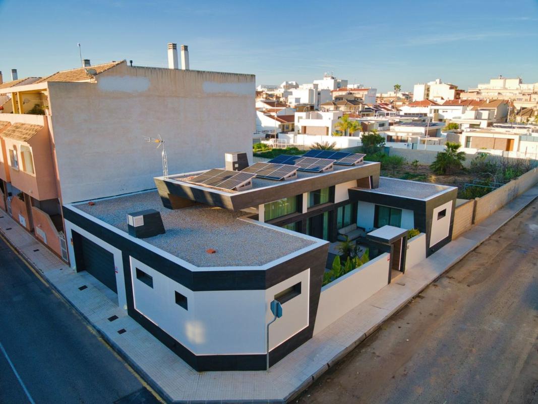 Properties for sale and rent in Spain photo 3