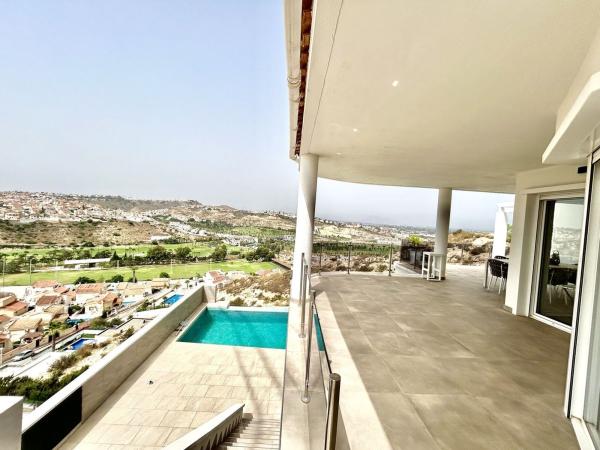 Частный шале на продаже в Casa o chalet en Centro de la Ciudad Quesada, Rojales, Рохалес thumbnail 1