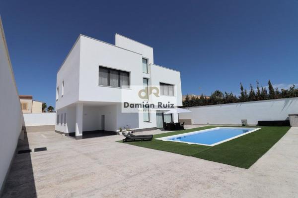 Independent chalet for sale in Casa o chalet en Calle Ruinas de Petra, 17, San Fulgencio, San Fulgencio
thumbnail 1