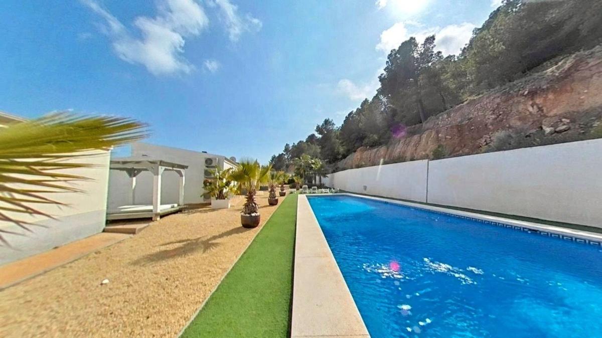 Venta de chalet adosado en  Oltamar-Cucarres , Calpe photo 2