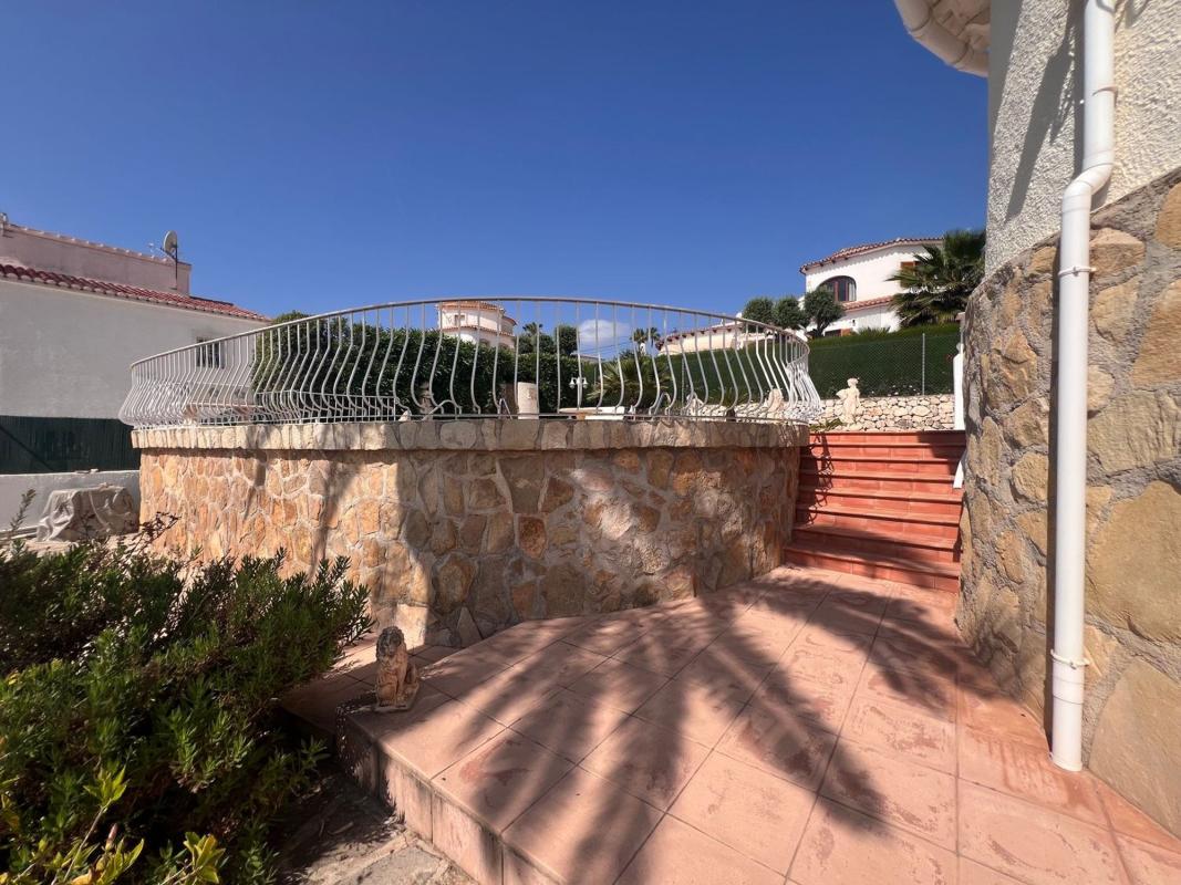 Properties for sale and rent in Spain photo 4