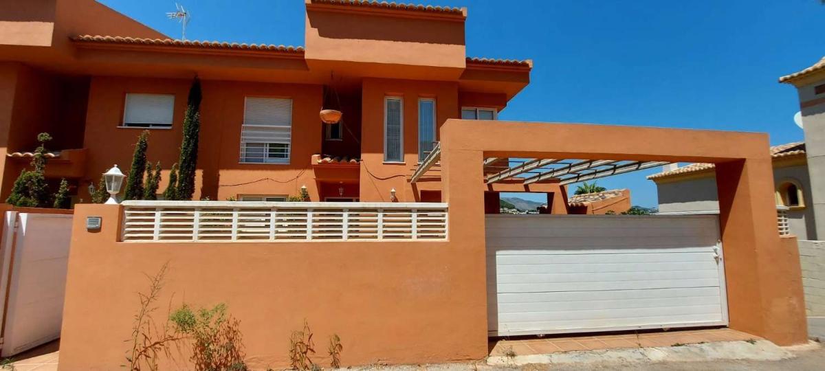 Venta de chalet adosado en Chalet adosado en Avenida Casanova, Gargasindi, Calpe , Calpe photo 1