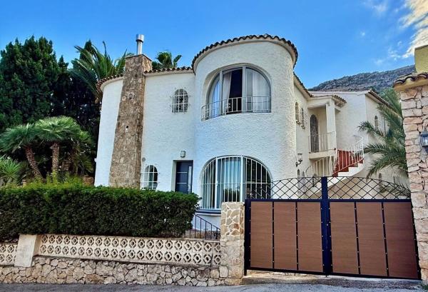 Chalet independiente en venta en Casa o chalet en Maryvilla, Calpe, Calpe photo 1