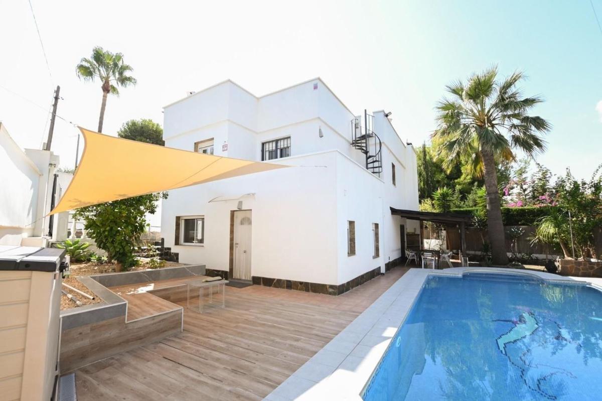 Properties for sale and rent in Spain photo 2