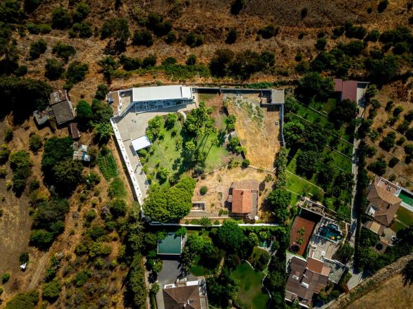 Finca rústica en venta en Finca rústica en la manzana, Las Lomas, Estepona , Estepona thumbnail 2