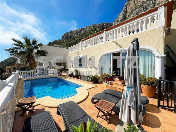 Частный шале на продаже в Casa o chalet en Calpe Pueblo, Calpe, Кальпе thumbnail 2
