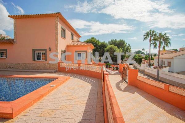 Частный шале на продаже в Casa o chalet en Calpe Pueblo, Calpe, Кальпе photo 1