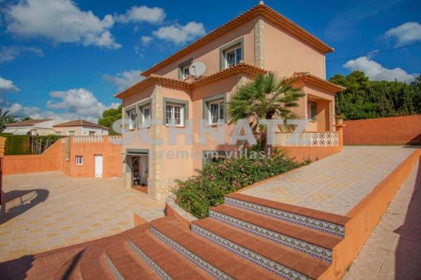 Частный шале на продаже в  Casa o chalet en Calpe Pueblo, Calpe, Кальпе photo 4