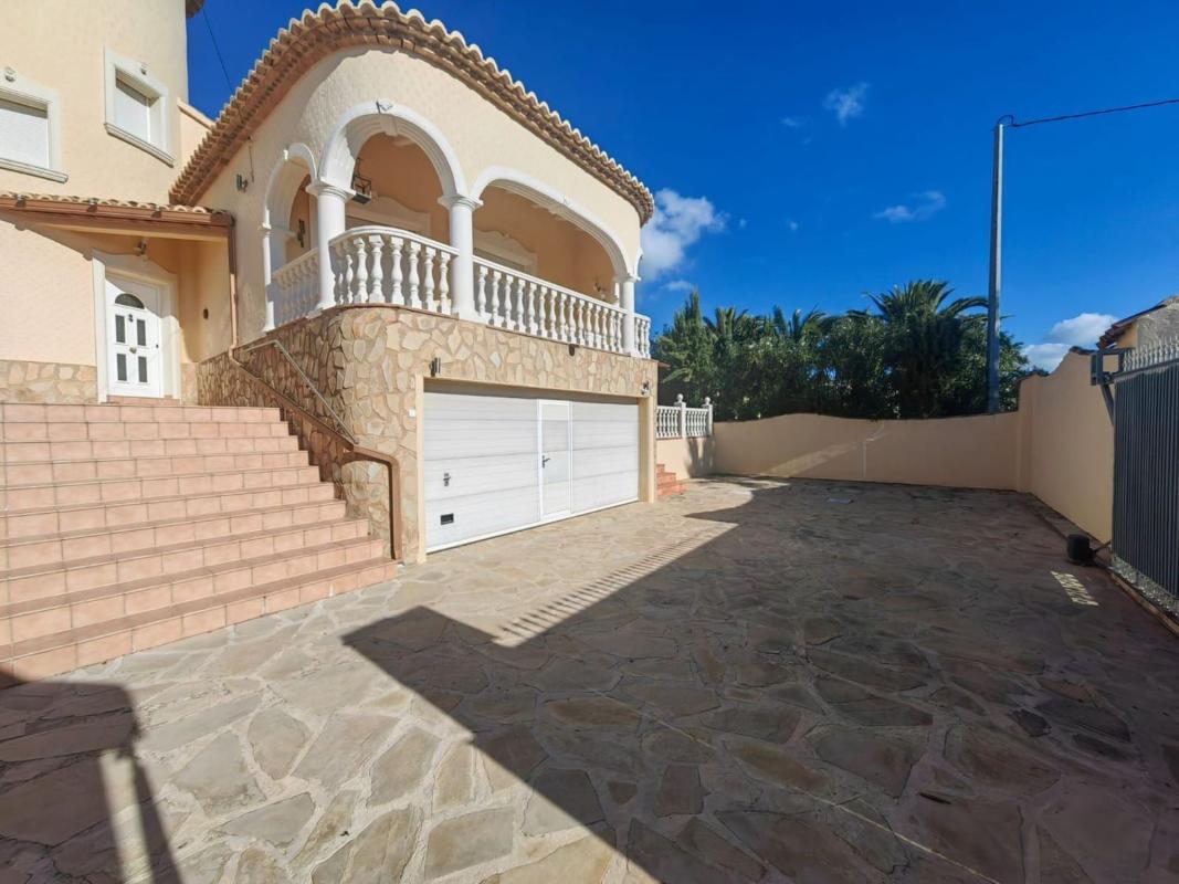 Properties for sale and rent in Spain photo 5