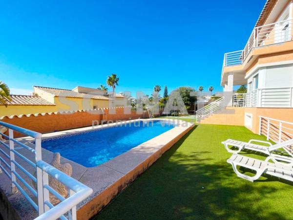 Частный шале на продаже в  Casa o chalet en Calpe Pueblo, Calpe, Кальпе photo 4