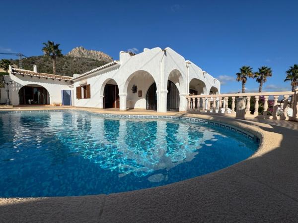Chalet independiente en venta en Casa o chalet en Canuta, Calpe, Calpe photo 1