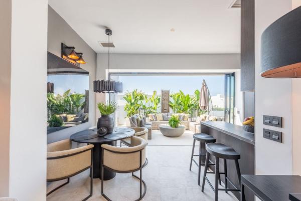 Venta de piso en Piso en Urbanización Oasis Club, 7, Las Lomas de Río Verde, Marbella, Marbella
 photo 1