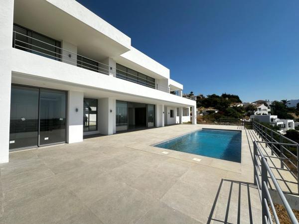 Chalet pareado en Arrabal Horcajo del Capitan, Los Arqueros-Puerto del Almendro, Benahavís photo 1