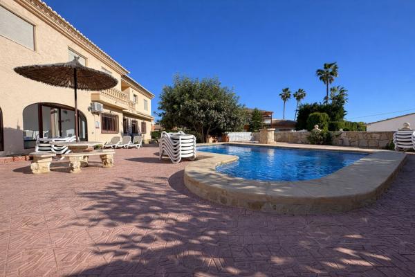 Casa o chalet independiente en Avenida Casanova, Gargasindi, Calpe photo 1