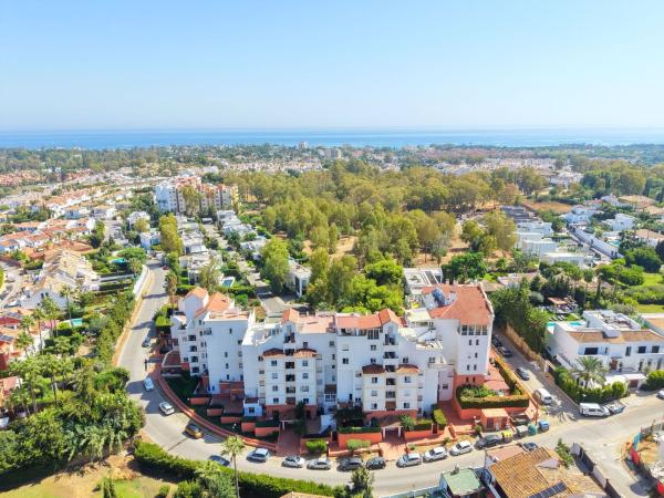 Venta de piso en Piso en Pernet, Nueva Atalaya, Estepona, Estepona
 photo 2