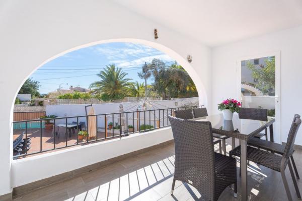 Частный шале на продаже в  Casa o chalet en Cala Advocat - Baladrar, Benissa, Бенисса photo 4