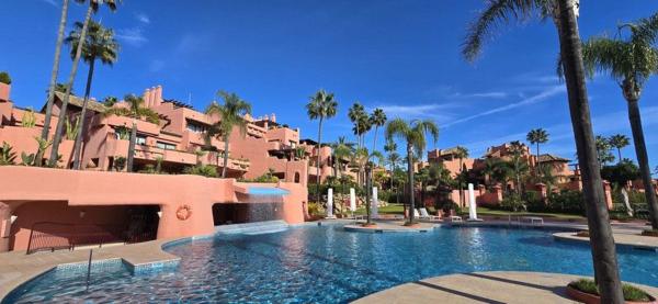 Venta de piso en Piso en Calle de las Adelfas, 17, Nueva Andalucía, Marbella, Marbella
 photo 1