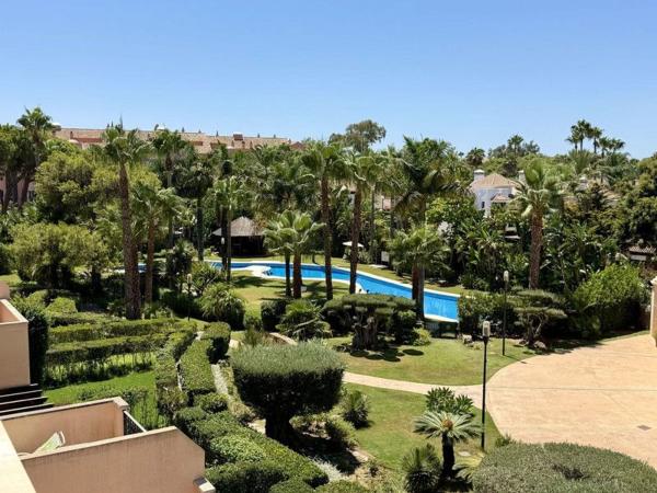 Venta de piso en Piso en Urbanizacion a Nueva Andalucia, 18, Nueva Andalucía, Marbella, Marbella
 photo 1