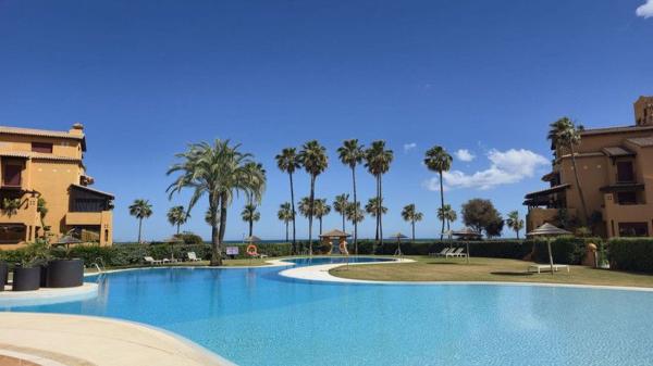 Venta de piso en Piso en Urbanization Alcazaba Beach Houses, 15, Punta Plata, Estepona, Estepona
photo 1