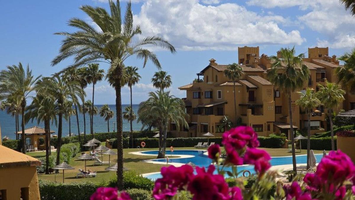 Venta de piso en Piso en Urbanization Alcazaba Beach Houses, 15, Punta Plata, Estepona, Estepona
photo 2