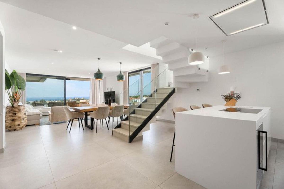 Sprzedaż duplexu w Dúplex en Avenida de los Alisos, 24, Cabopino - Artola, Marbella, Marbella photo 3