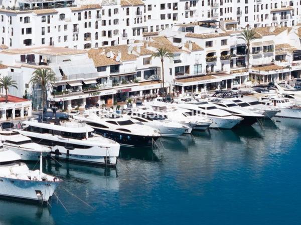 Venta de piso en Piso en Pasaje Muelle de Honor, 1, Puerto Banús, Marbella, Marbella
 photo 1