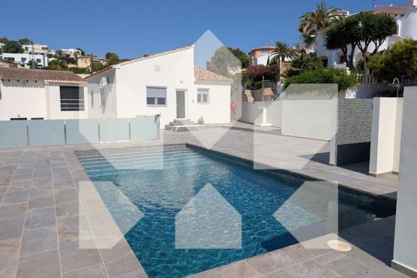 Independent chalet for sale in Casa o chalet en Cala Advocat - Baladrar, Benissa, Benissa thumbnail 3