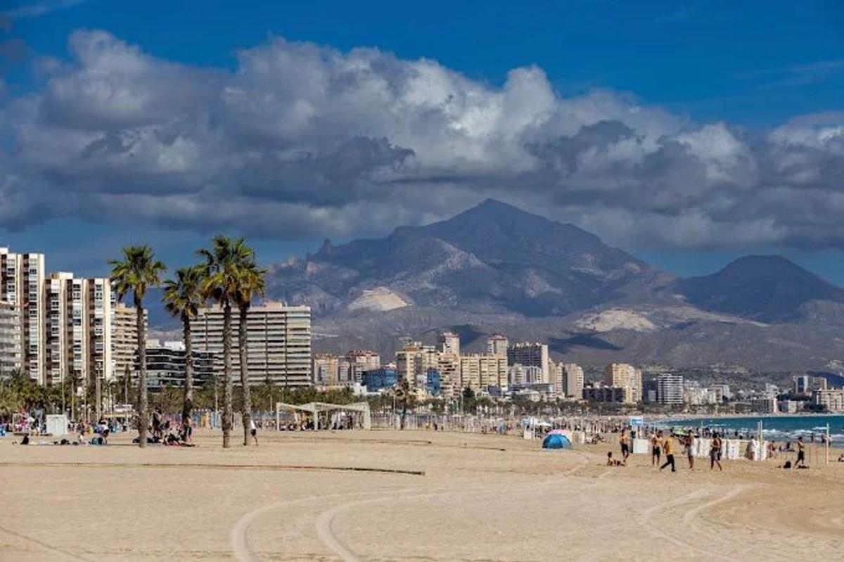 Venta de piso en Piso en Cabo de las Huertas, Alicante / Alacant, Alicante / Alacant
photo 1