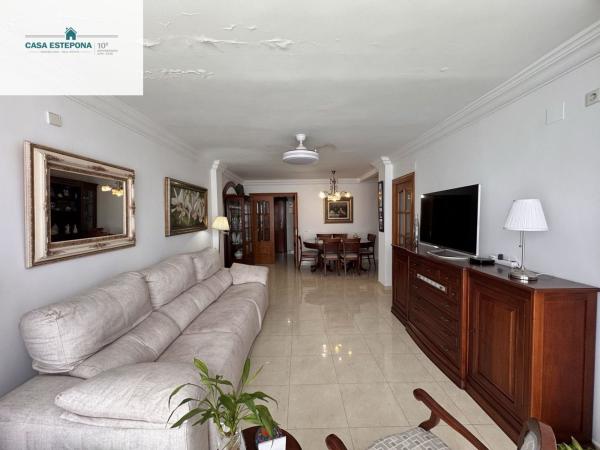 Sale of flat in Piso en Plaza Fuerzas Armadas, Zona Calvario, Estepona, Estepona
photo 1