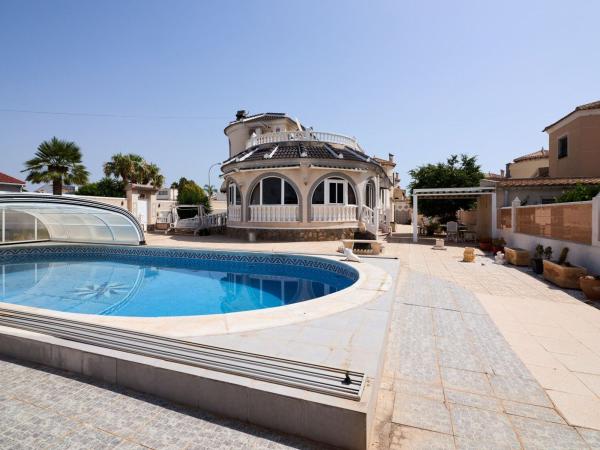 Частный шале на продаже в  Casa o chalet en Avenida Lerma, La Siesta - El Salado - Torreta, Torrevieja, Торревьеха photo 2