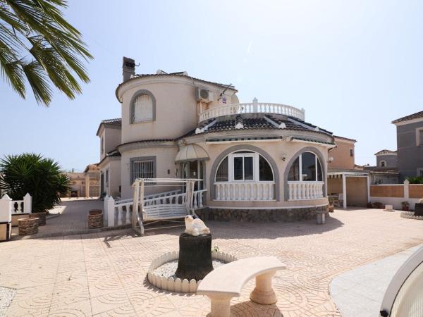 Частный шале на продаже в  Casa o chalet en Avenida Lerma, La Siesta - El Salado - Torreta, Torrevieja, Торревьеха photo 4