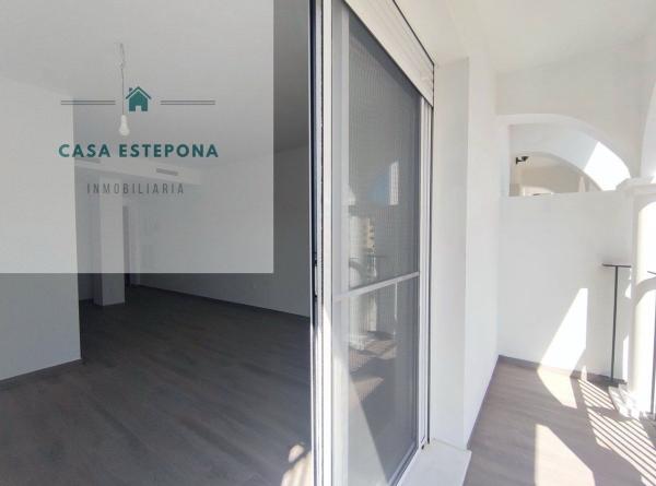 Sale of flat in Piso en Plaza Miguel Ángel Loren Méndez, Puerto de Estepona, Estepona, Estepona
thumbnail 3