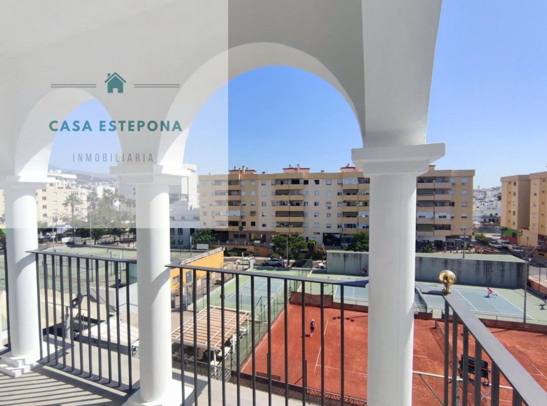Venta de piso en Piso en Plaza Miguel Ángel Loren Méndez, Puerto de Estepona, Estepona, Estepona
photo 4