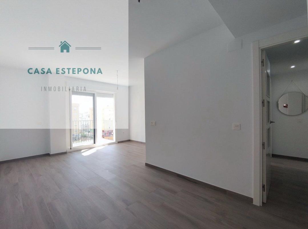 Venta de piso en Piso en Plaza Miguel Ángel Loren Méndez, Puerto de Estepona, Estepona, Estepona
photo 5