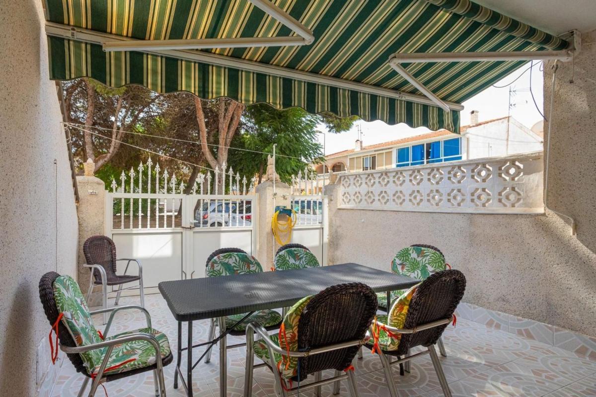 Продажа таунхауса в  Chalet adosado en Playa de los Náufragos, Torrevieja , Торревьеха photo 5