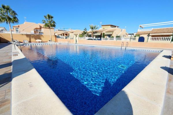 Sprzedaż mieszkania w Piso en Calle Abdelacies, 1, La Ciñuelica - Villa Rosa, Orihuela, Orihuela
thumbnail 1