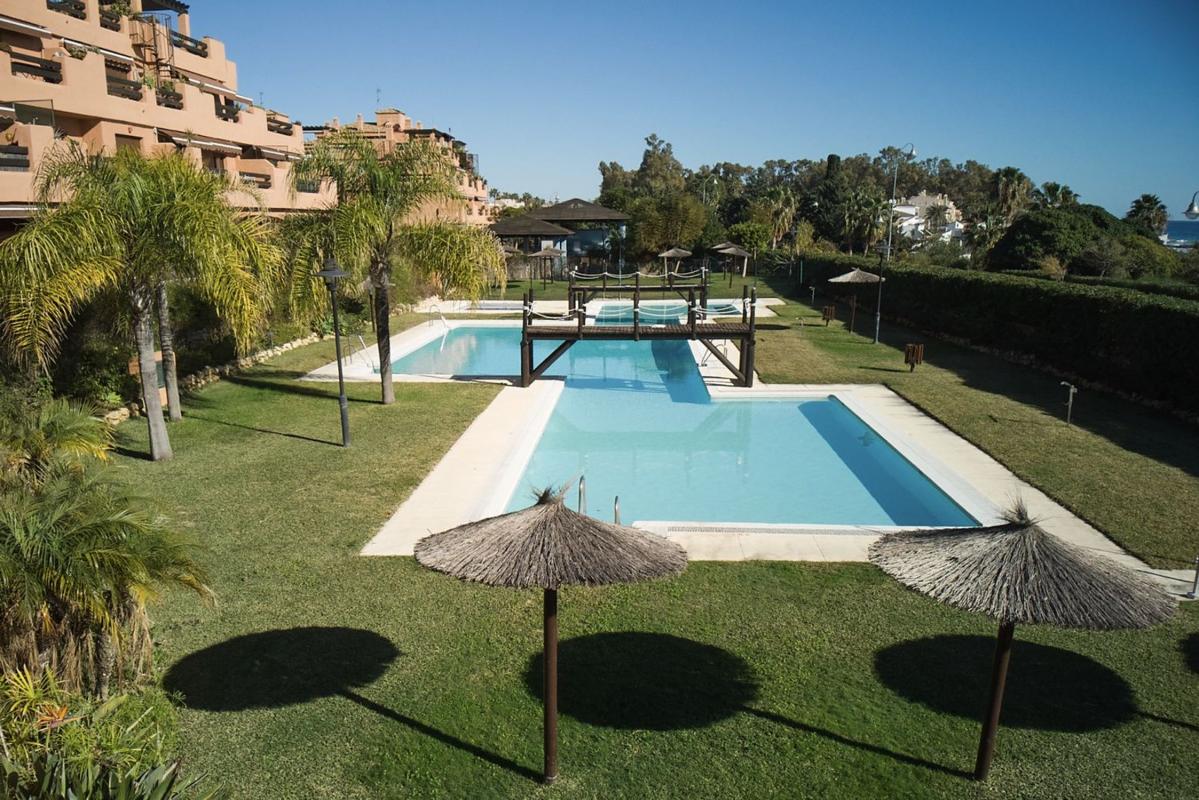 Venta de duplex en Dúplex en Urbanizacion Uen. R31 el Angel, Punta Plata, Estepona, Estepona photo 2