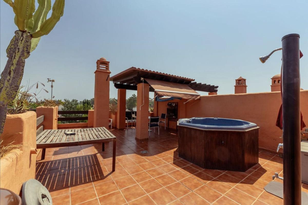 Venta de duplex en Dúplex en Urbanizacion Uen. R31 el Angel, Punta Plata, Estepona, Estepona photo 4