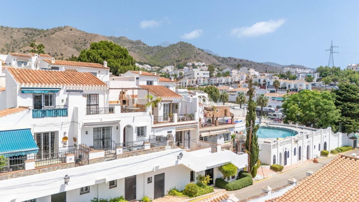 Venta de chalet adosado en Chalet adosado en Urbanización Almijara III, 76, Almijara, Nerja , Nerja photo 2