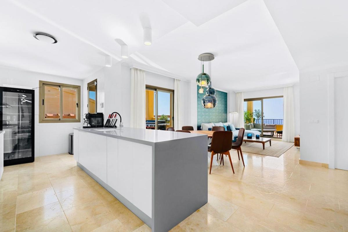 Venta de piso en Piso en Jaralillos, 1, El Paraíso, Benahavís, Benahavís
photo 5