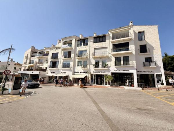 Venta de piso en Piso en Calle Ribera, Puerto Banús, Marbella, Marbella
 photo 1