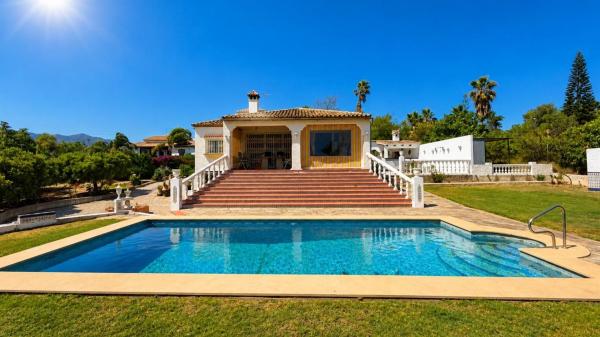 Casa o chalet independiente en Camino Alberdina, Las Lomas, Estepona photo 1