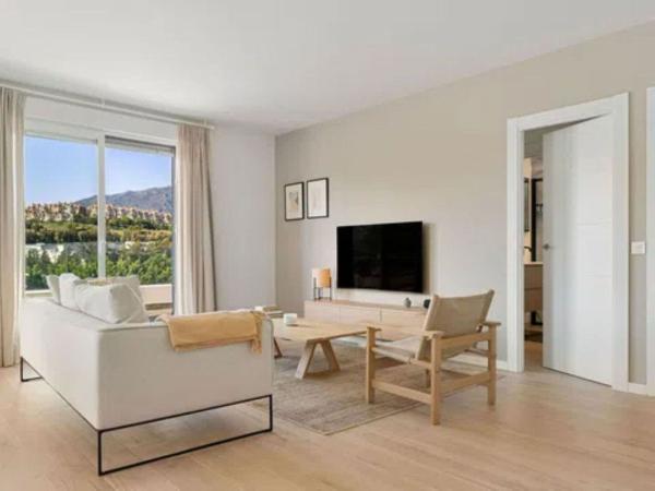 Sale of flat in Piso en Rodeo Alto-Guadaiza-La Campana, Marbella, Marbella
thumbnail 3