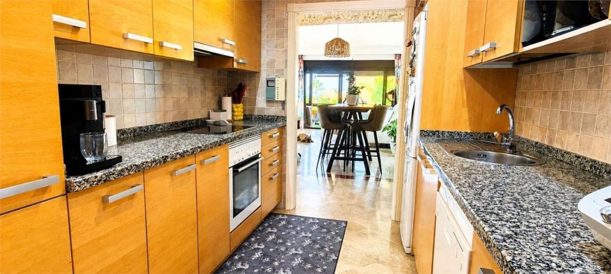 Venta de piso en Piso en Torre la Sal, Buenas Noches, Estepona, Estepona
photo 3